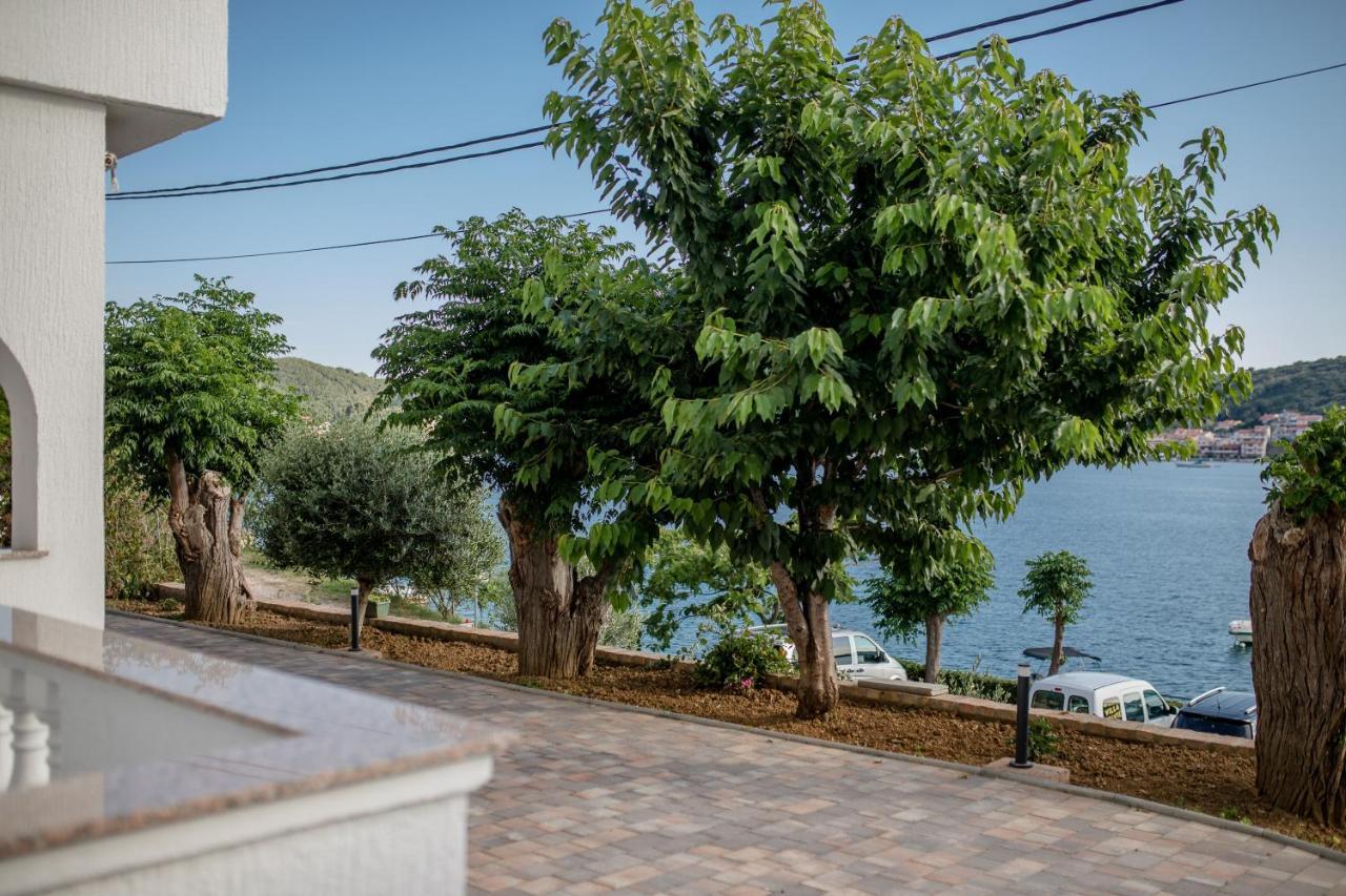 Apartments And Rooms By The Sea Supetarska Draga - Gornja, Rab - 11579 Bagian luar foto