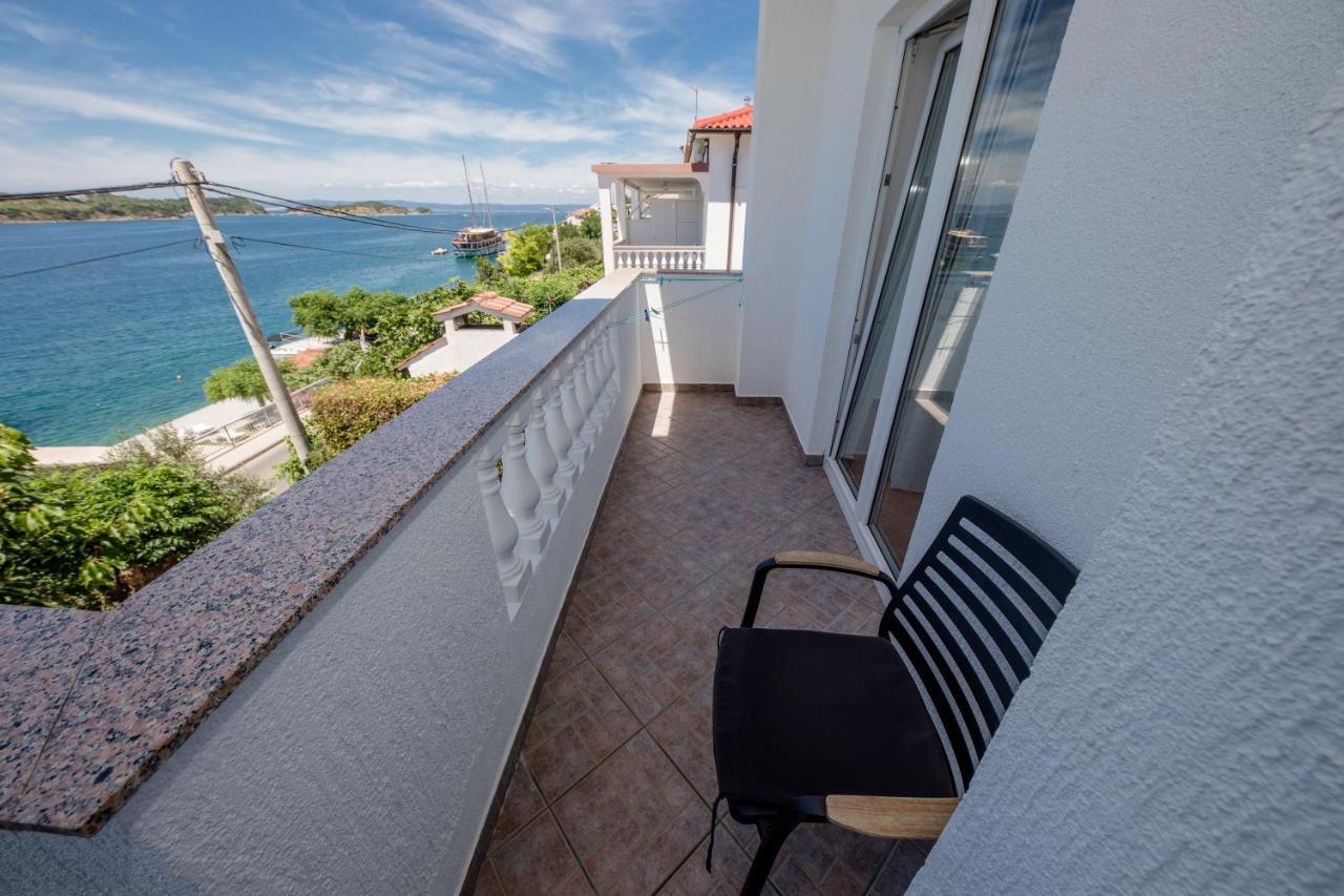 Apartments And Rooms By The Sea Supetarska Draga - Gornja, Rab - 11579 Bagian luar foto