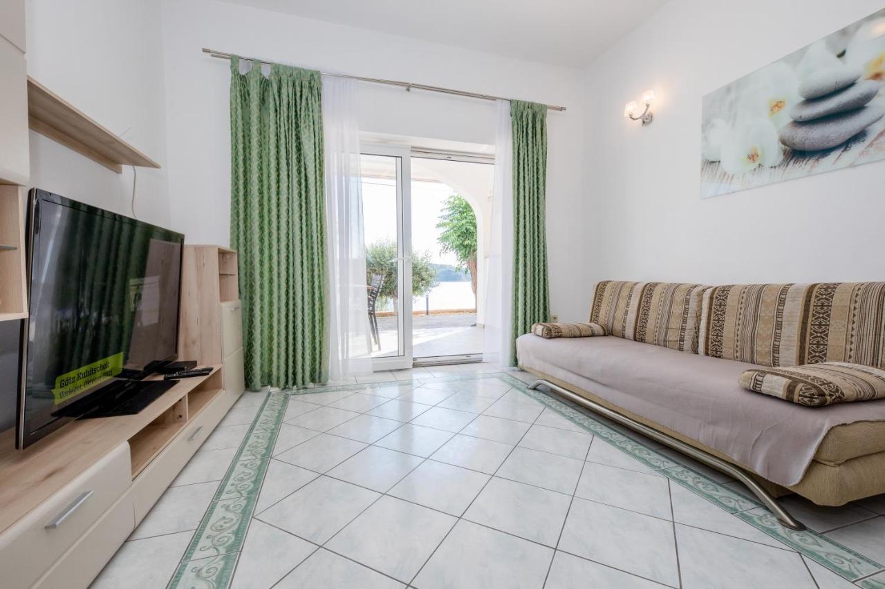 Apartments And Rooms By The Sea Supetarska Draga - Gornja, Rab - 11579 Bagian luar foto
