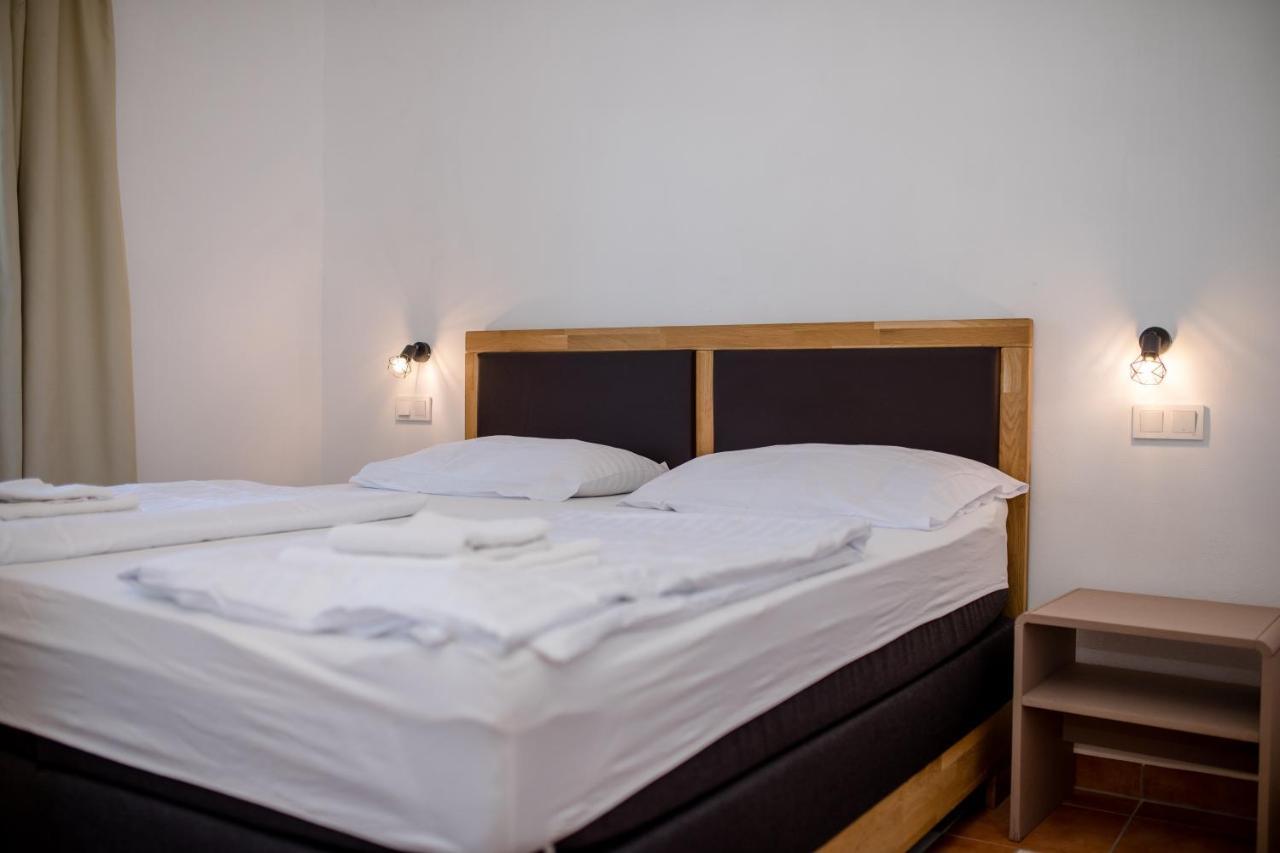Apartments And Rooms By The Sea Supetarska Draga - Gornja, Rab - 11579 Bagian luar foto