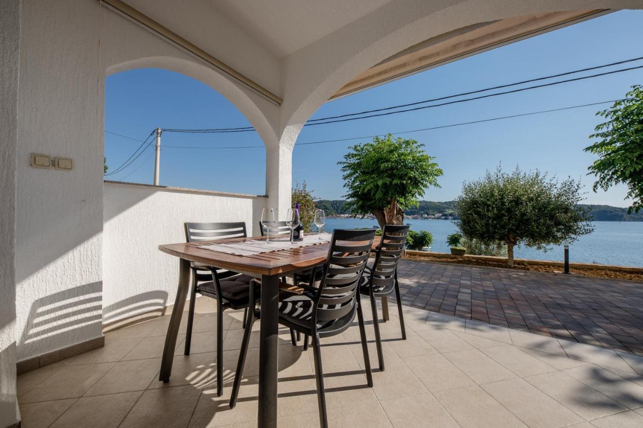 Apartments And Rooms By The Sea Supetarska Draga - Gornja, Rab - 11579 Bagian luar foto