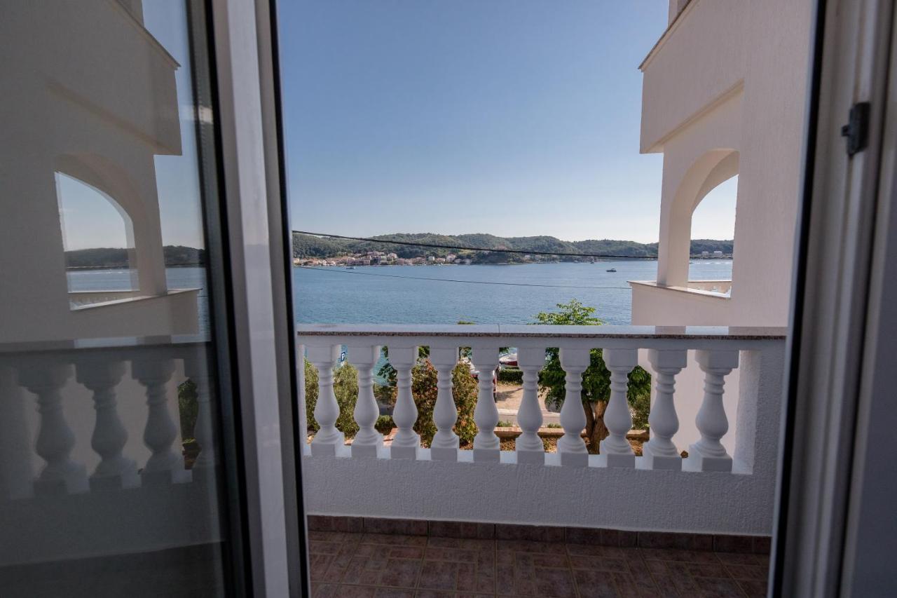 Apartments And Rooms By The Sea Supetarska Draga - Gornja, Rab - 11579 Bagian luar foto