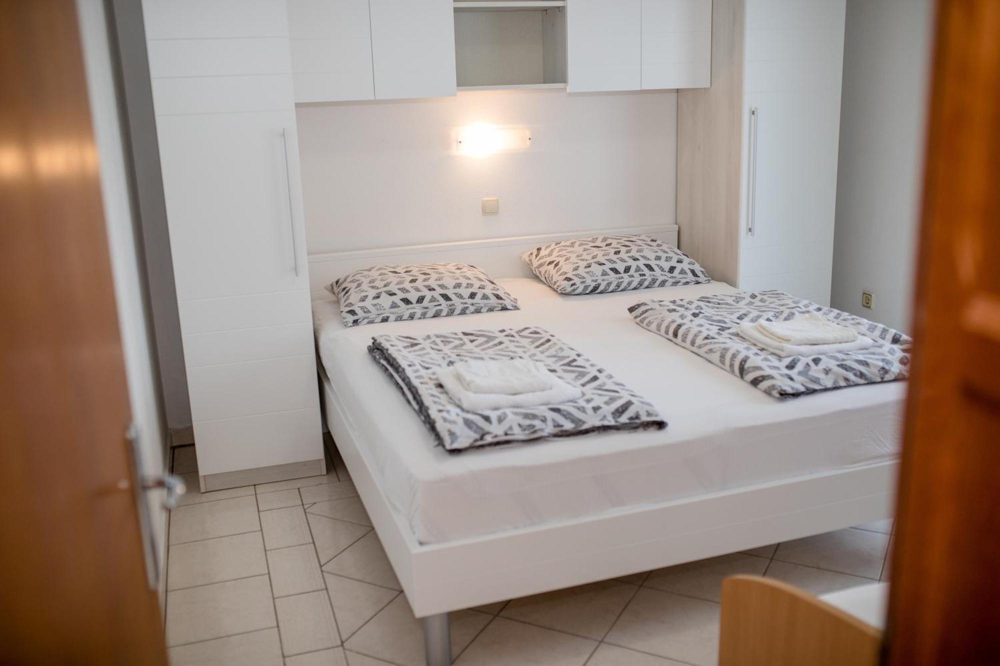 Apartments And Rooms By The Sea Supetarska Draga - Gornja, Rab - 11579 Ruang foto