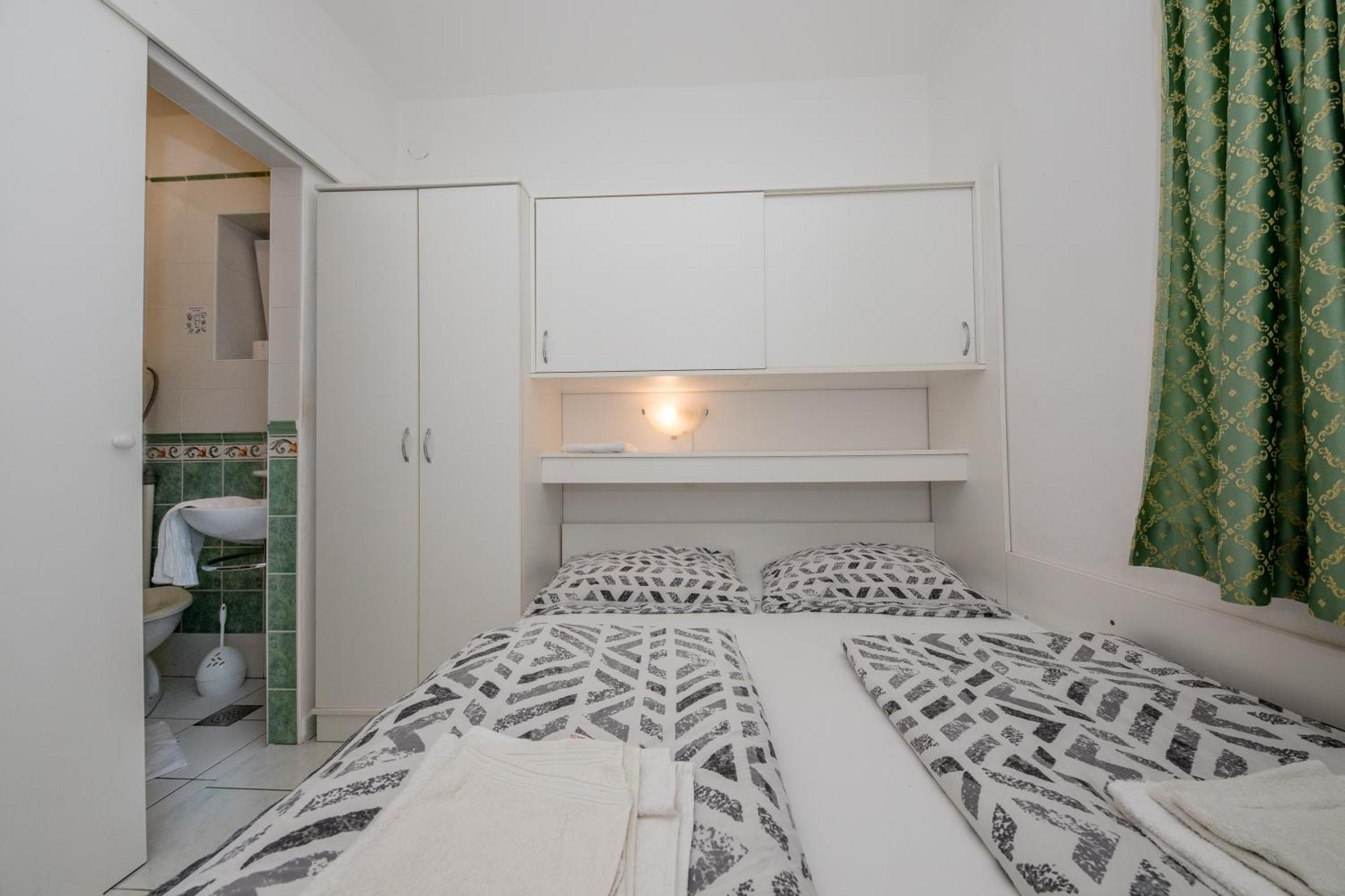 Apartments And Rooms By The Sea Supetarska Draga - Gornja, Rab - 11579 Ruang foto
